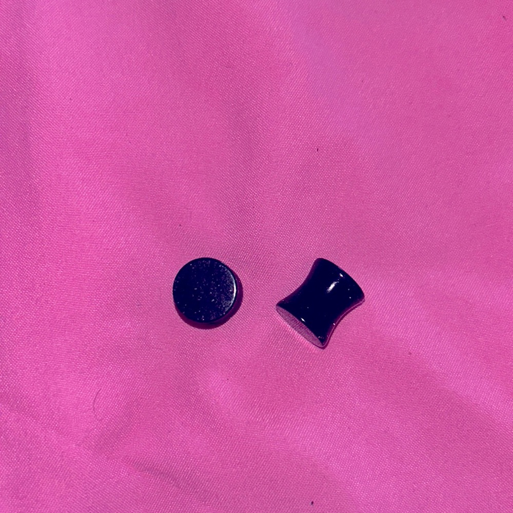 00 Gauge Sparkly Black Plugs